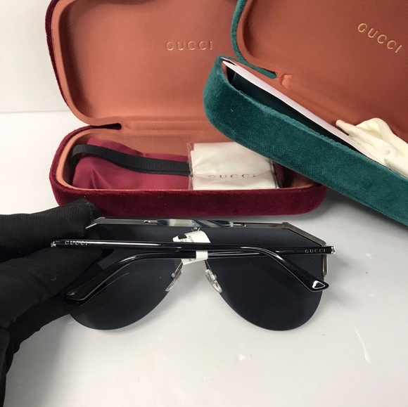 New - 💯Original  GUCCI GG0291S 001 shield Gucci sunglass comes gold/Grey - Picture 13 of 16